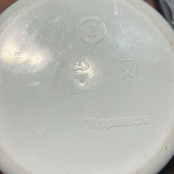 Tupperware one touch Storage container - Picture 3 of 3